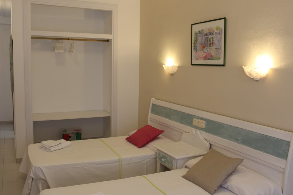 HOSTAL LA TORRE